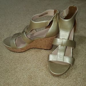 UGG Whitney Gold Metallic Wedge sz 8.5